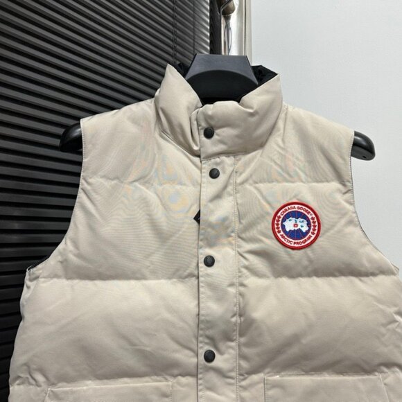 White Canada Goose Freestyle Vest Womens - Picture 3 of 7